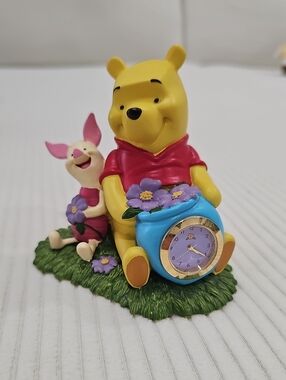 Vintage Winnie the Pooh Figurine Clock with Piglet and Flowers